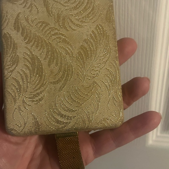 Vintage Zell Roundtowner compact kit.
Compact, change purse, comb, lipstick. - Picture 11 of 11